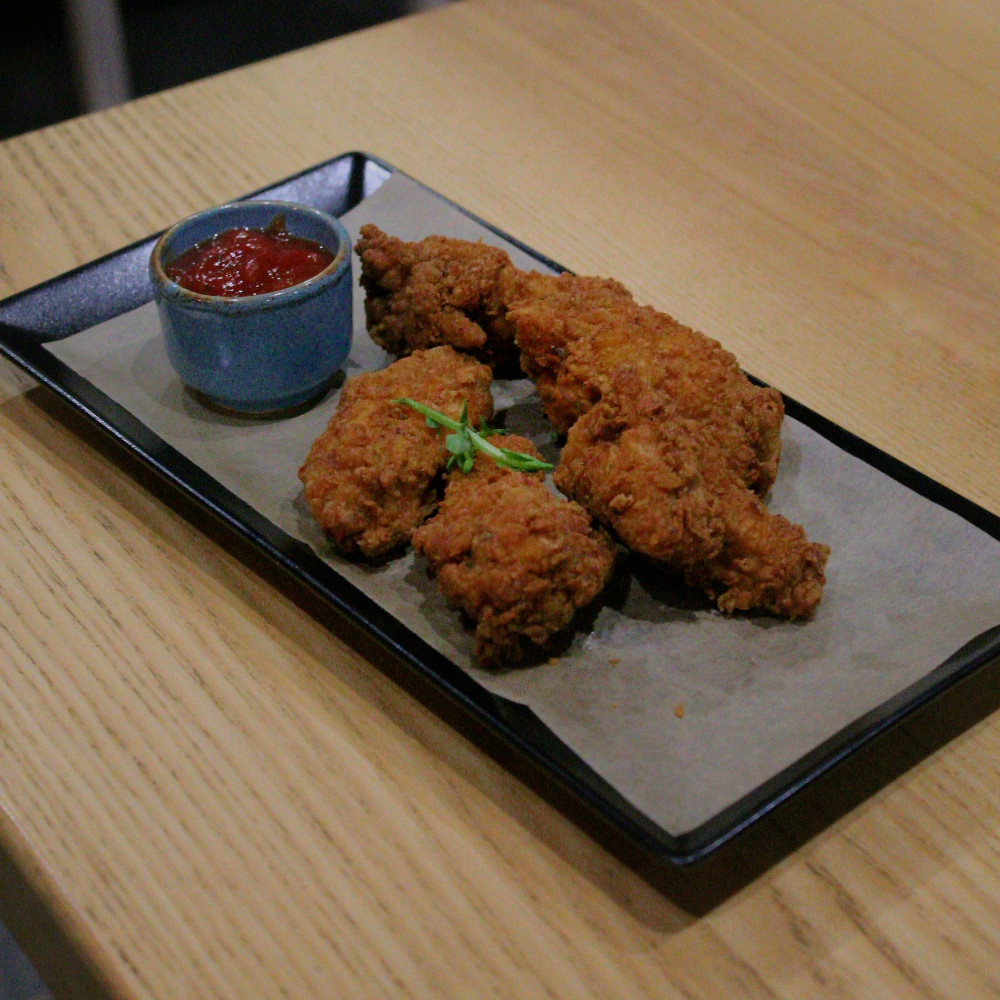 Крильця-кранч з соусом на вибір