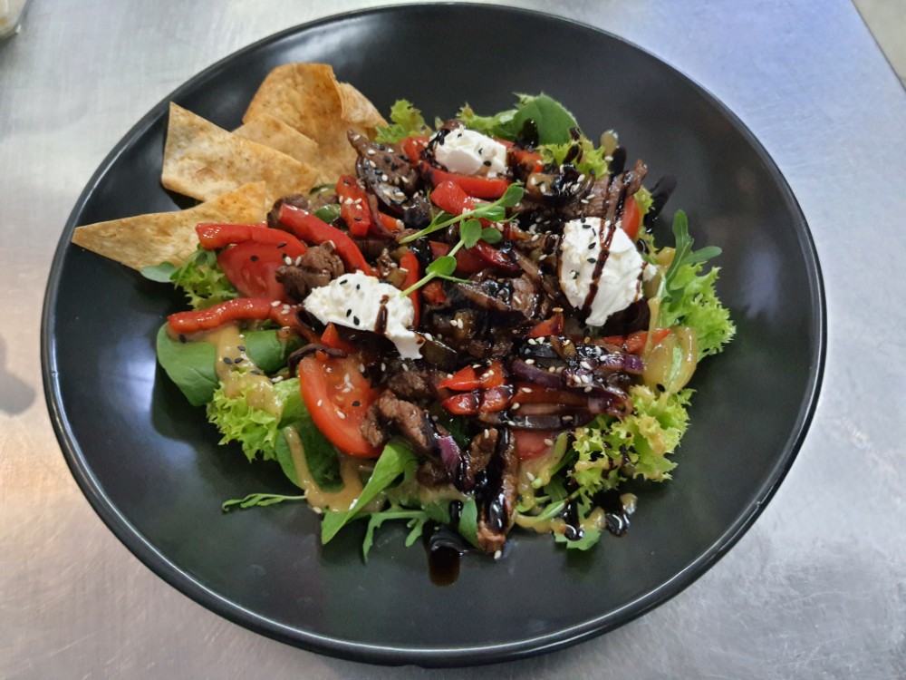 Салат теплий з телятини