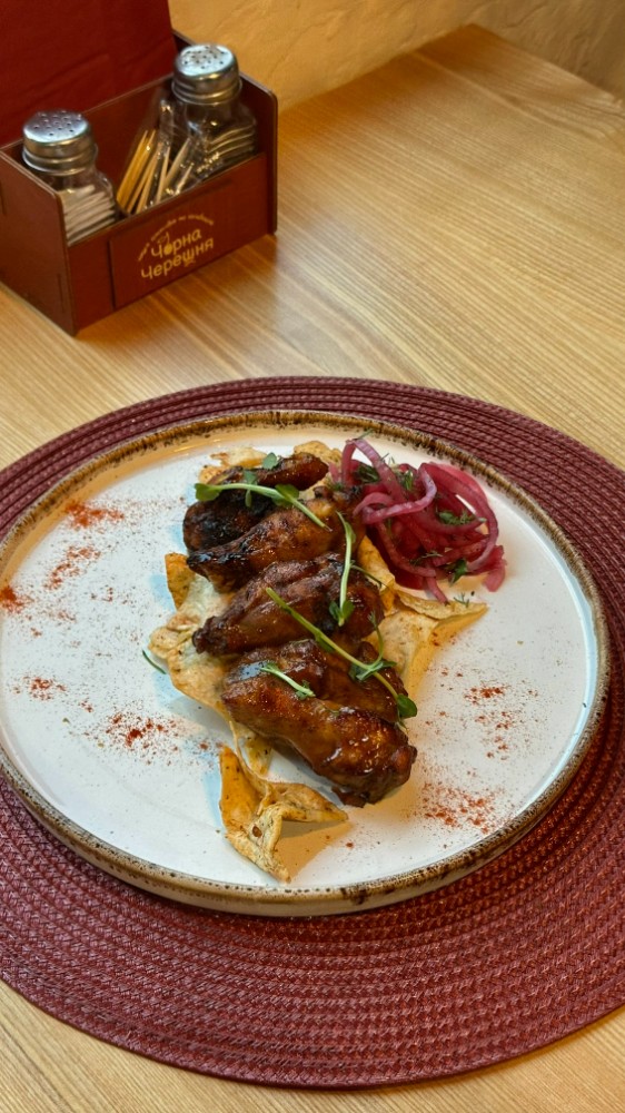 Хрусткі курячі крильця в соусі теріякі