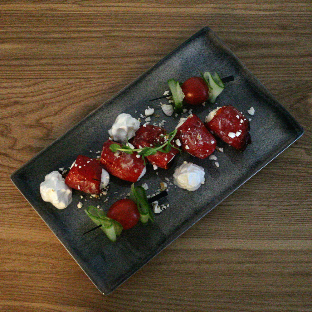 Печений перець з крем-сиром та горіхами