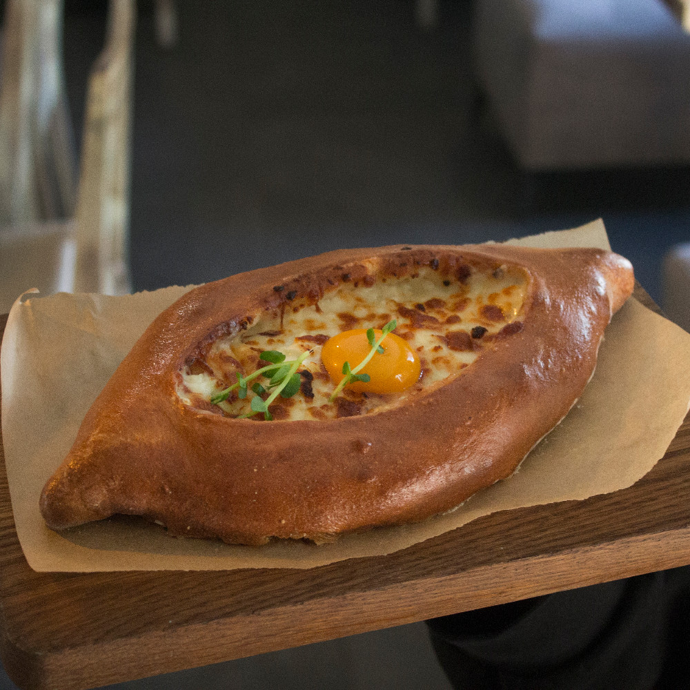 Хачапурі по-аджарськи