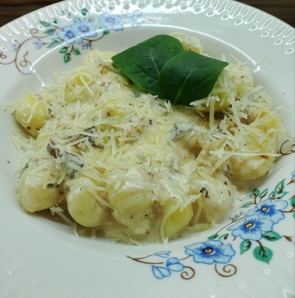 КАРТОПЛЯНІ НЬОКІ У ВЕРШКОВОМУ СОУСІ З ГЛИВАМИ ПІД ПАРМЕЗАНОМ