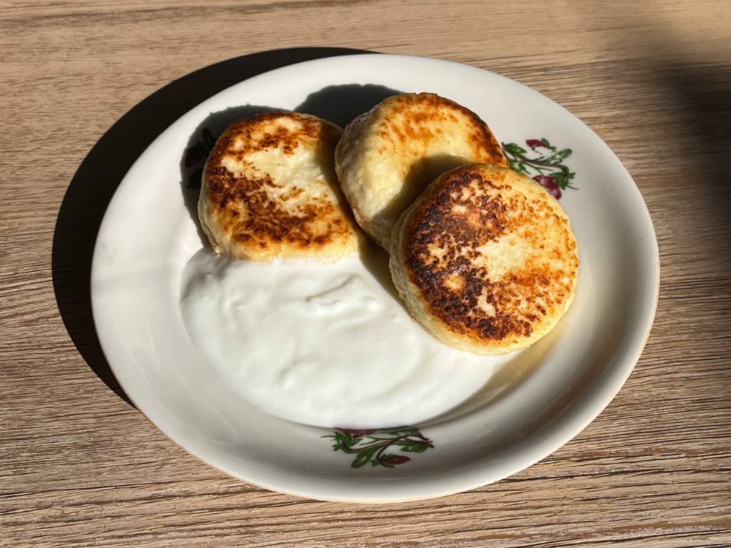 СОЛОДКІ СИРНИКИ З ЙОГУРТОМ