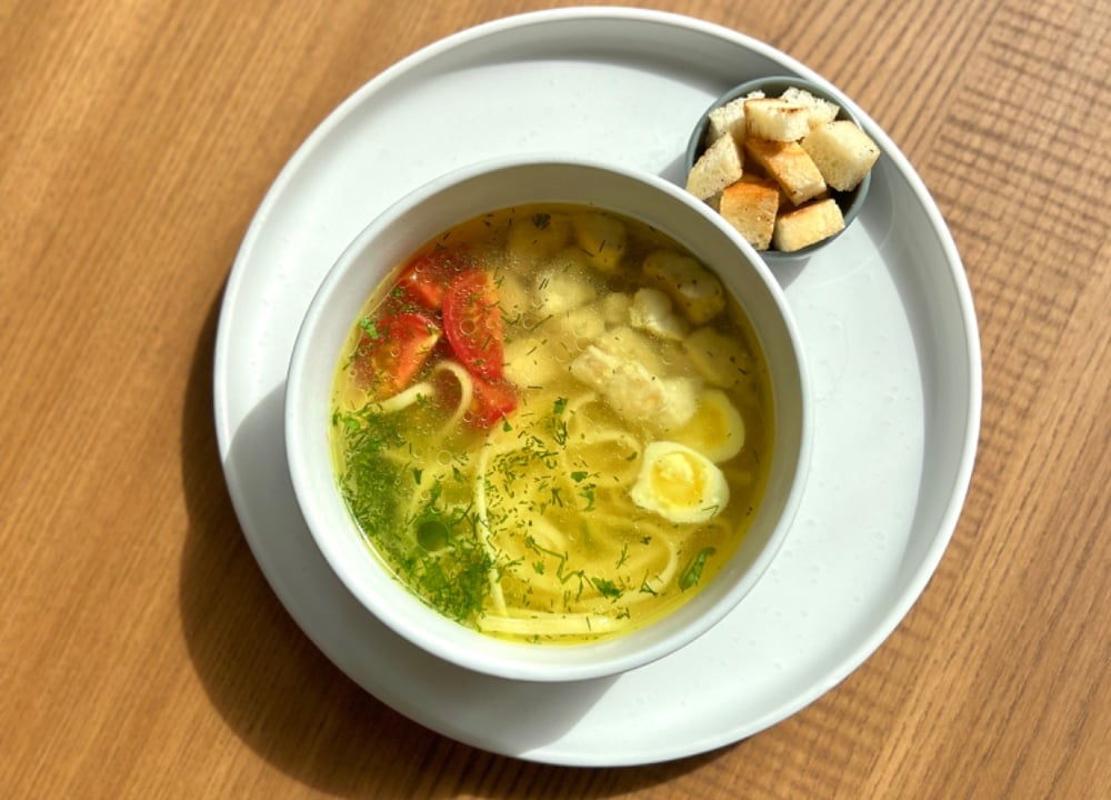Курячий бульйон з локшиною