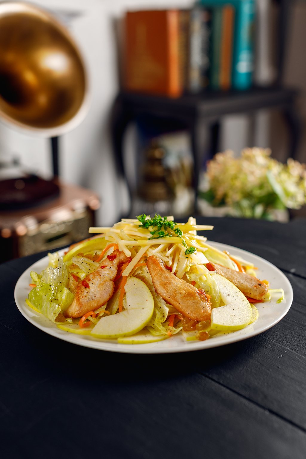 სალათი ქათმით და ვაშლით (Salad with Chicken and Apples)