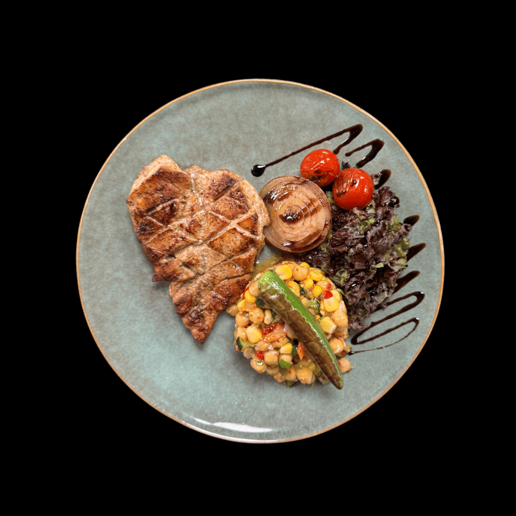 ქათმის სტეიკი მუხუდოს სალათთან (Chicken Stake with Chickpea Salad)