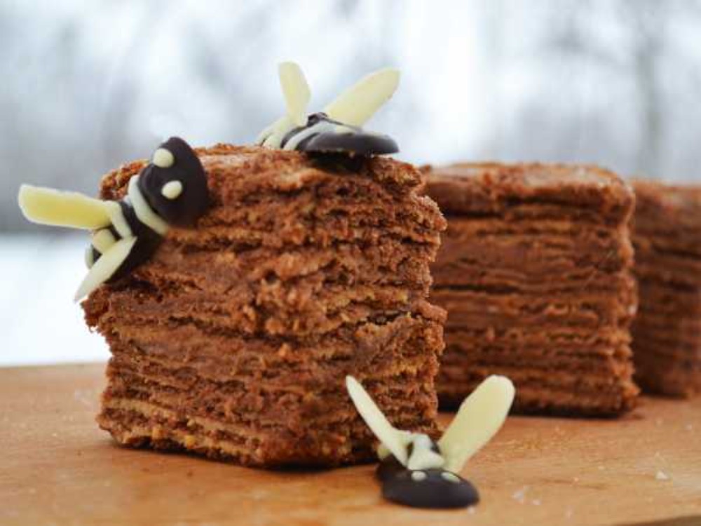 Торт" Бджілка" медовик 150 гр