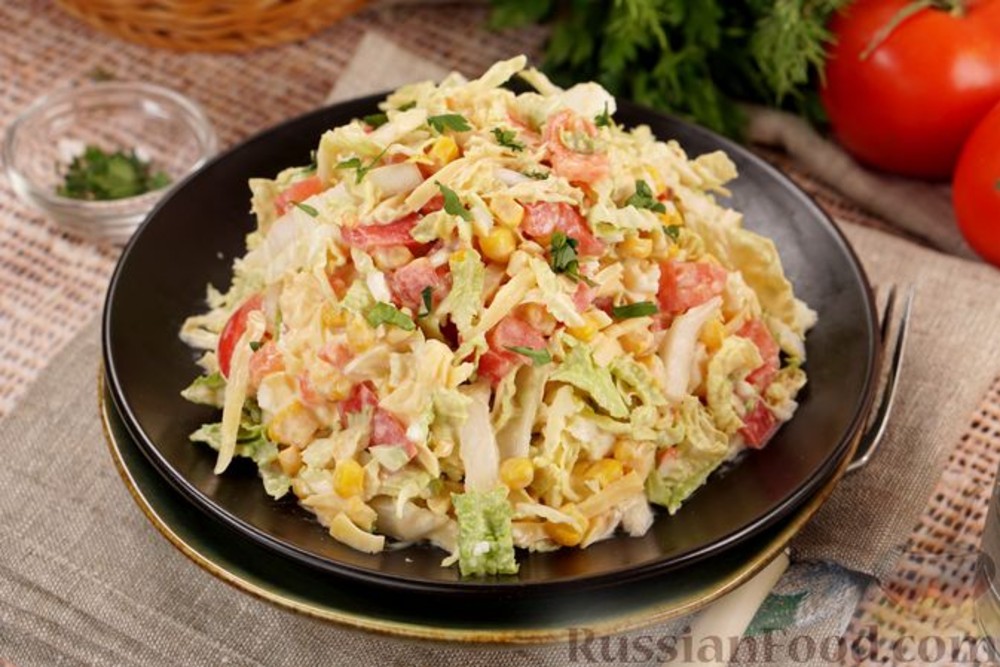 Салат з пекінської капусти з кукурудзою,копченою куркою 150 гр