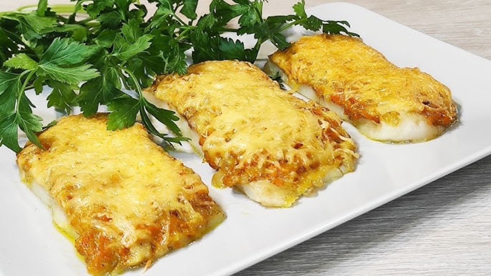 РИБА ЗАПЕЧЕНА ПІД СИРОМ ,100г