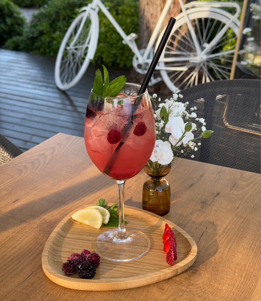 Raspberry Limoncello Spritz 