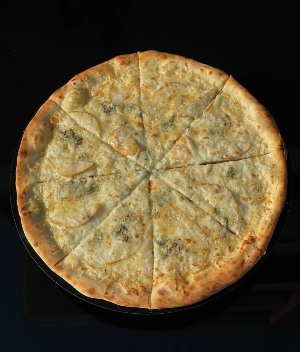 Pizza Quattro Formaggi with Jamon 🧀🥩🍐 (D32cm)