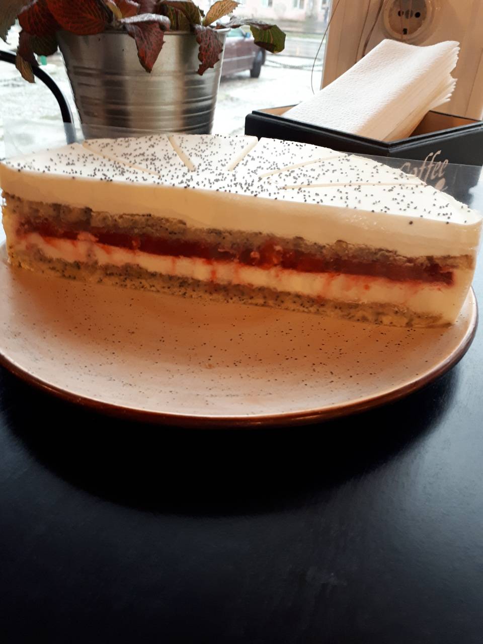 ТОРТ МАКОВИЙ З ПОЛУНИЦЕЮ