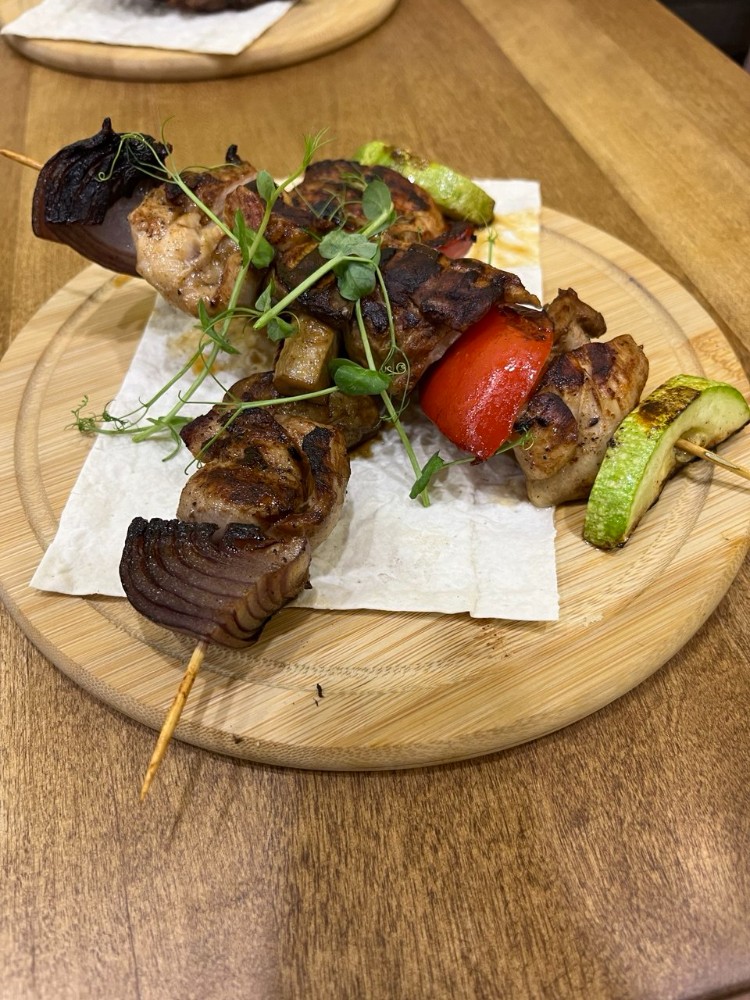 Курячий шашлик з овочами