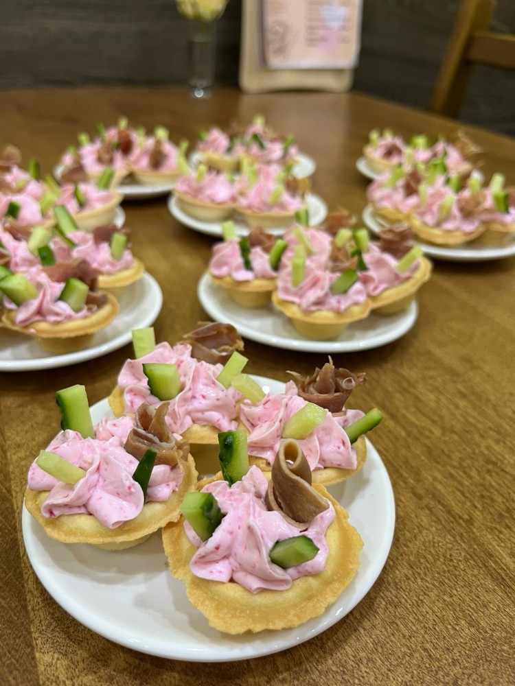 Корзинка з хамоном