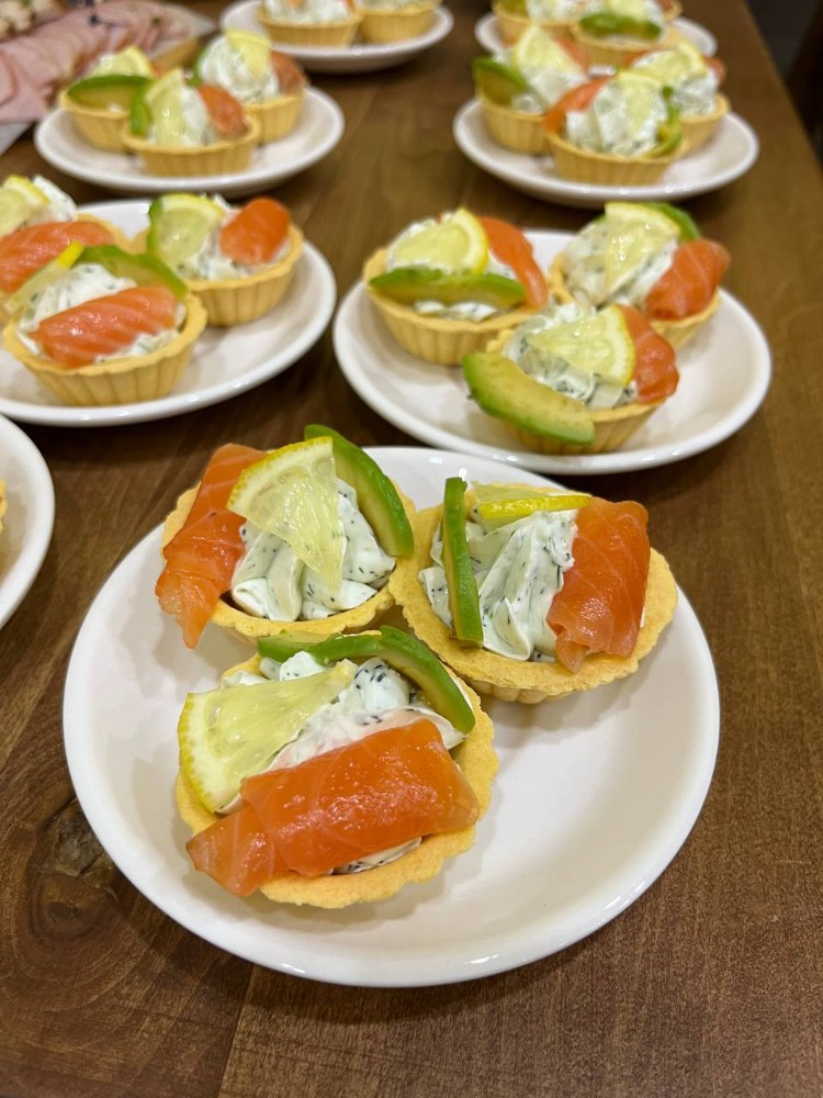 Корзинка з лососем