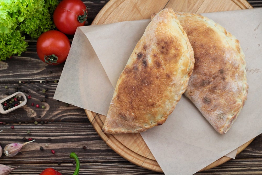 міні-Кальцоне з куркою та грибами
