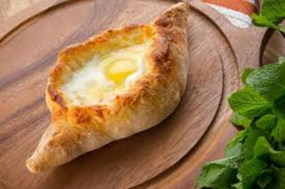 Хачапурі по-аджарськи класика