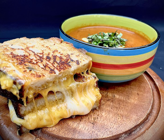 Grilled Cheese Toastie & Tomato Soup