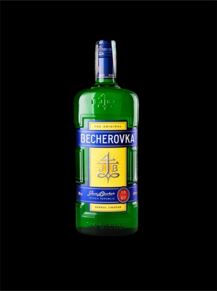 Лікерна настоянка Becherovka 