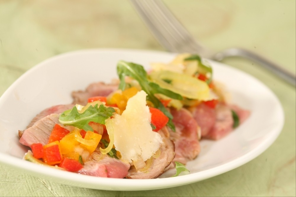 Carpaccio de bar mi-cuit, sauce miel et moutarde