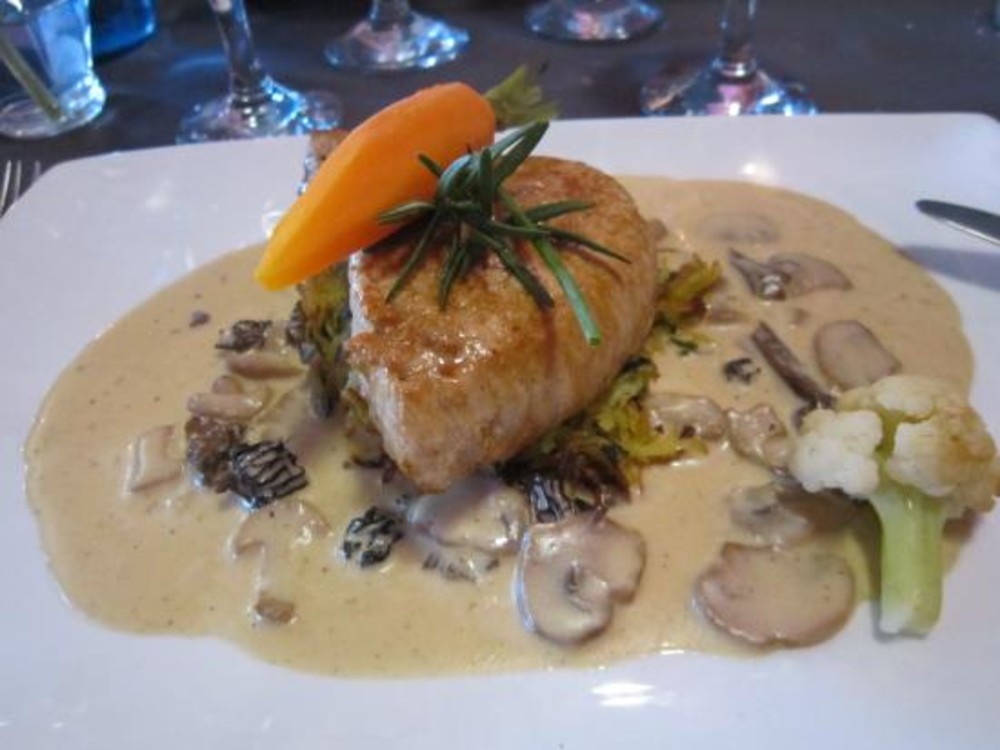 Medaillon de volaille, sauce veloutée aux champignons