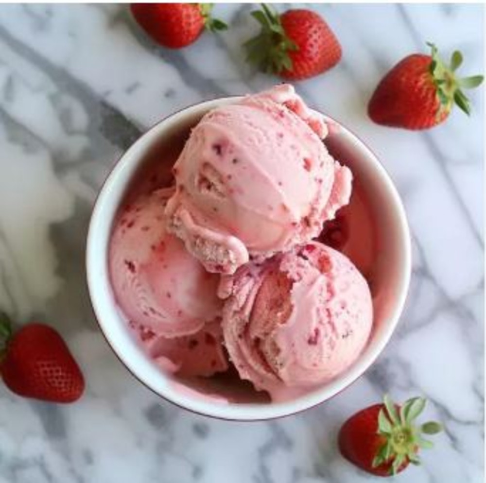 Trois boules de Glace Saveur Fraise
