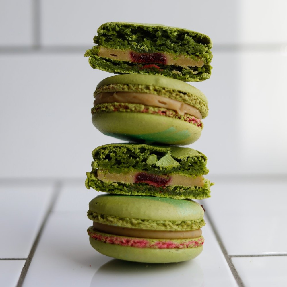 Макарун фісташка-вишня - Macaroon pistachio-cherry