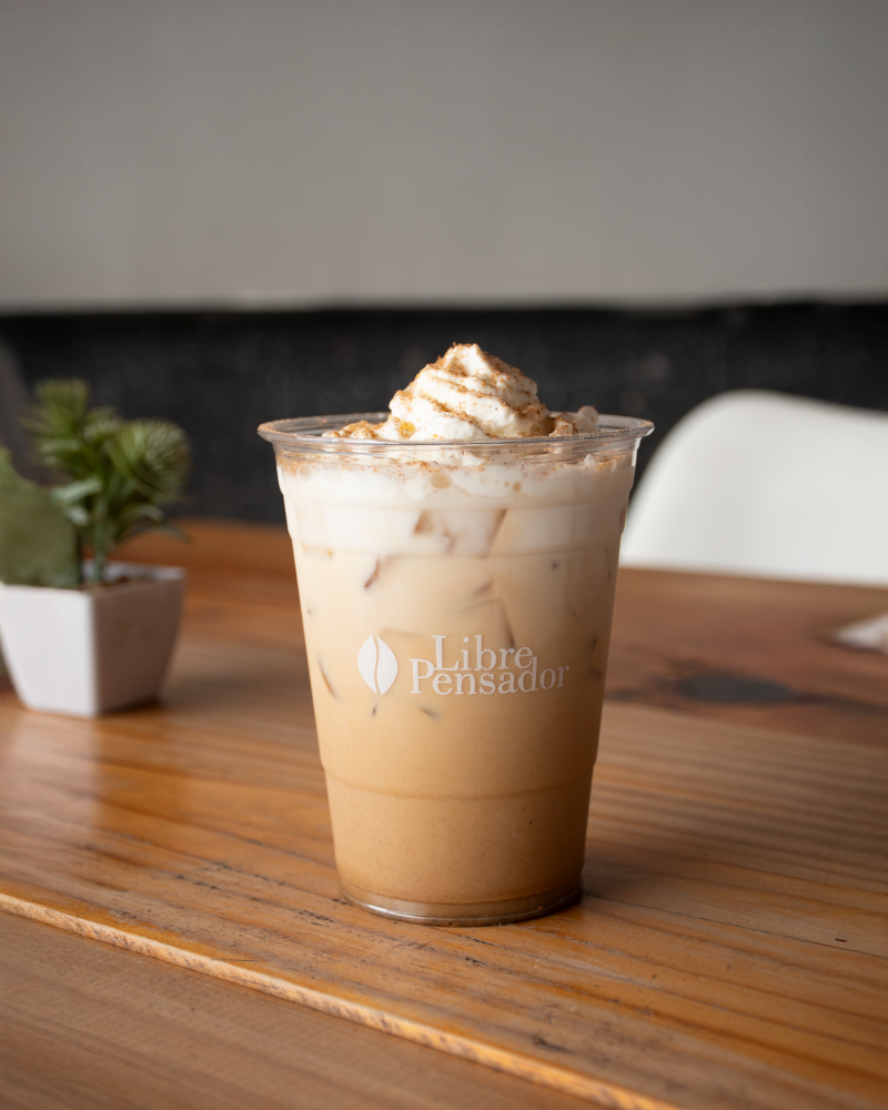 Latte calabaza a las rocas 20 oz