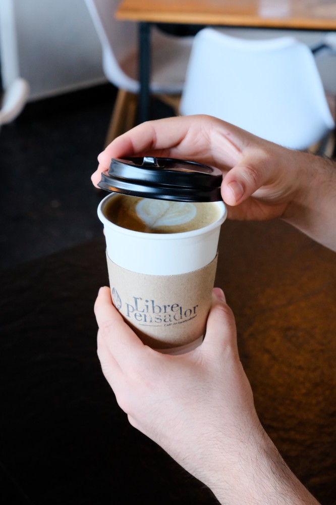Latte con cafe caliente