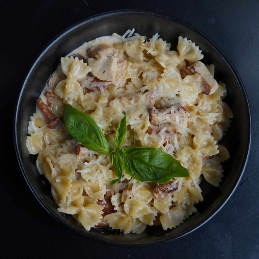 Фарфалле з курочкой і лісовими грибами (350г)