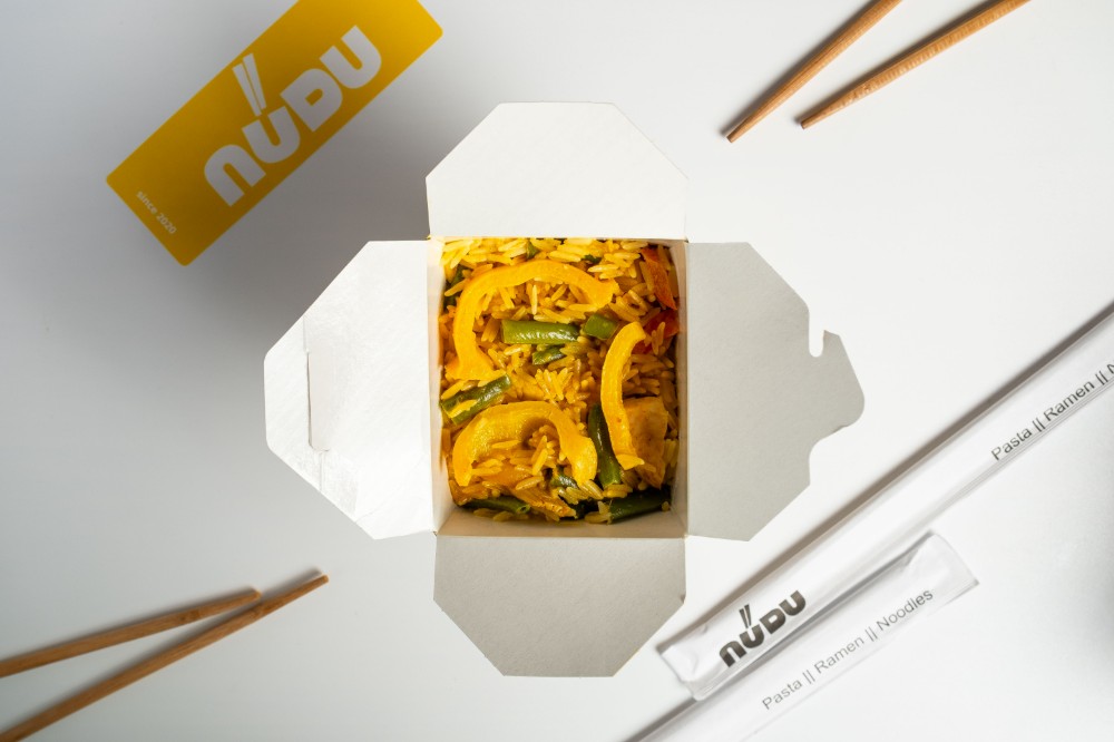 Рис под соусом карри