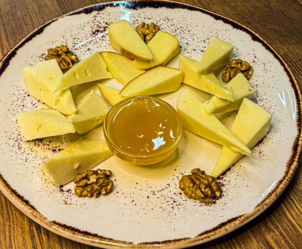 Асорті грузинських сирів/Georgian cheese assorted