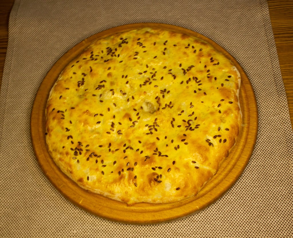 Хачапурі з сиром, куркою та грибами