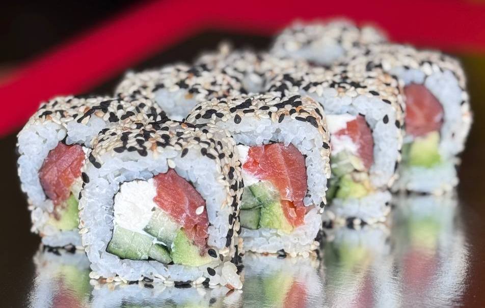 Каліфорнія з слабосоленим лососем