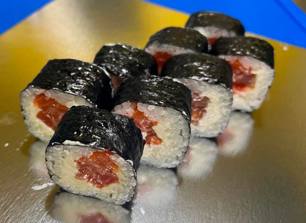 Макі рол з слабосоленим лососем