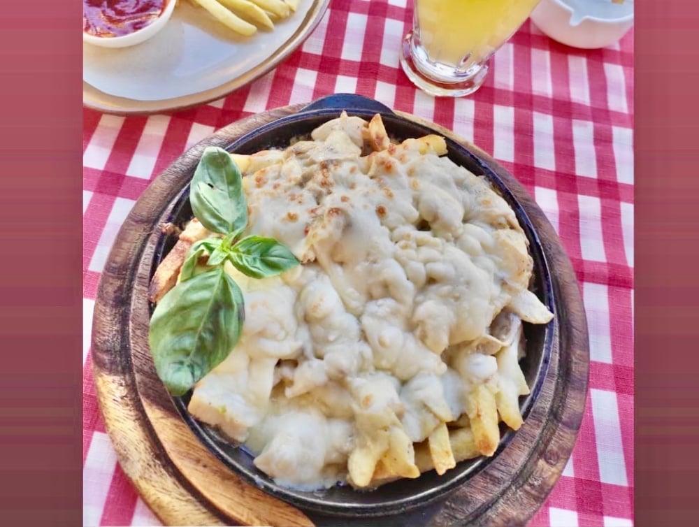 Сковорідка з куркою та грибами