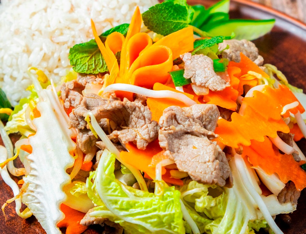 Свинина з овочами (LON xao rau)