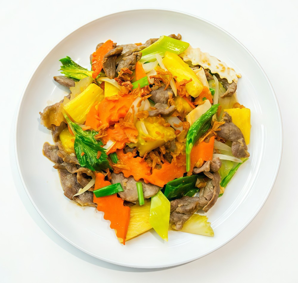 Яловичина з ананасом (Bo xao dua)