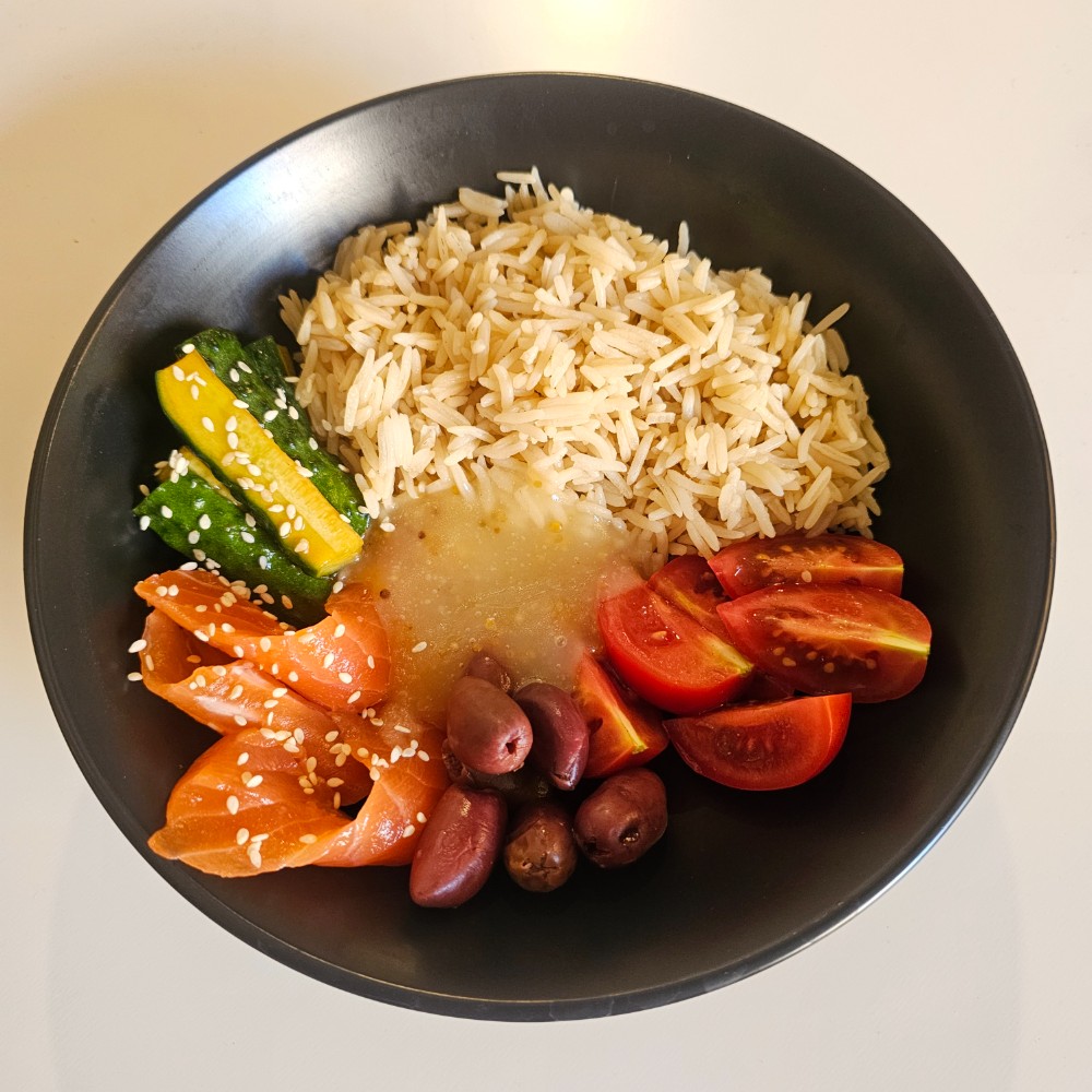 Боул з лососем та рисом \\ Bowl with salmon and rice
