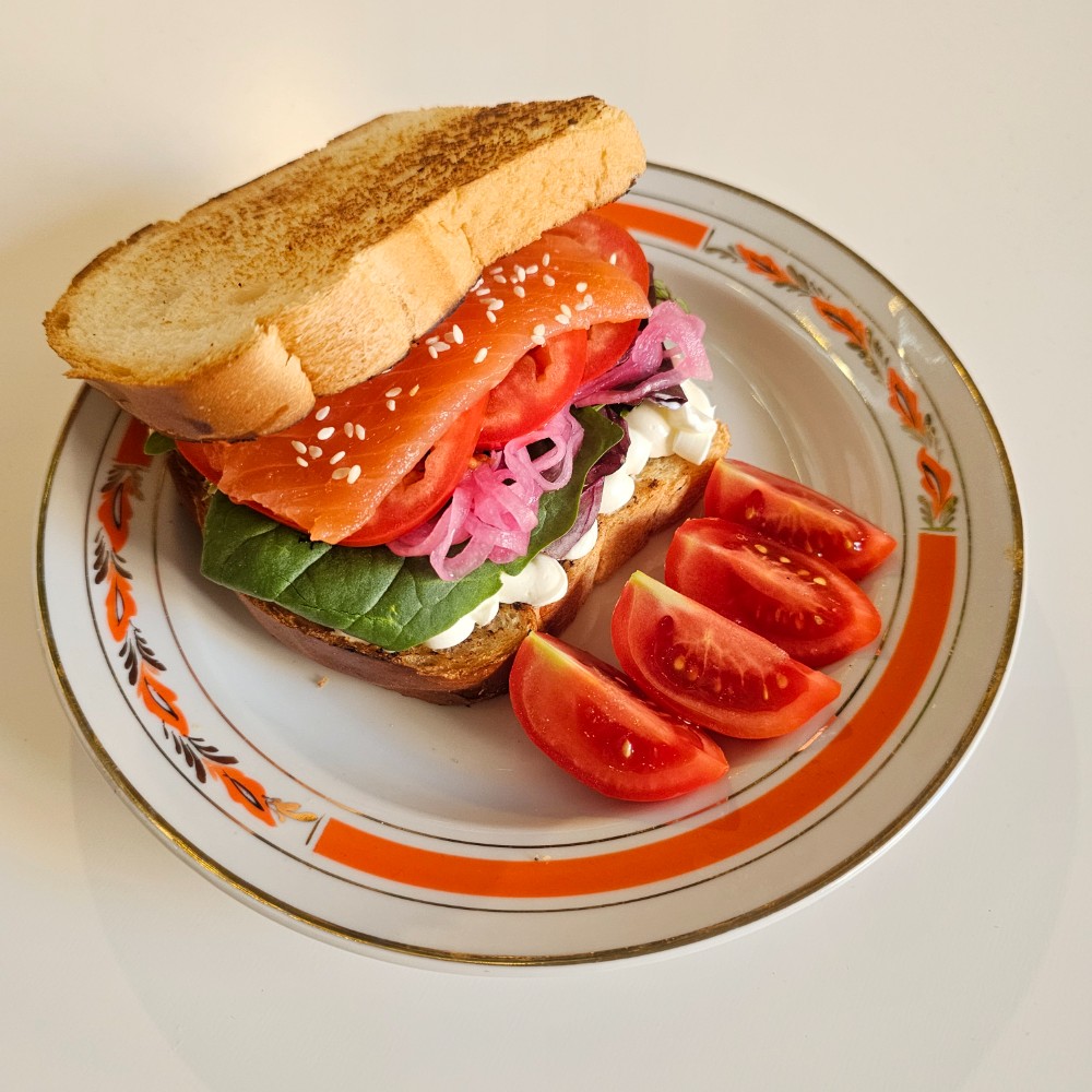 Сендвіч з лососем // Salmon sandwich