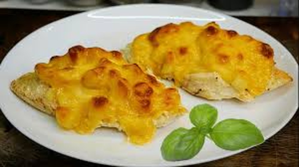 Куряче філе з ананасом