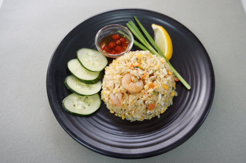 Жареный рис с креветками и кальмарами / Fried rice with shrimps and squids
