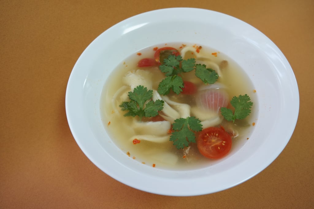 Том Ям с курицей (прозрачный) 330мл / Tom Yum with chicken (clear soup) 330ml