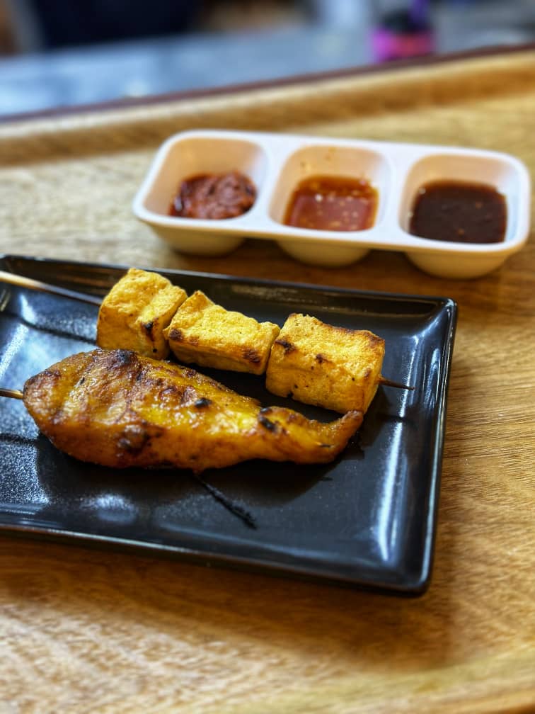 (На шпажке) чикен cатэ  / Chicken Satay on skewer