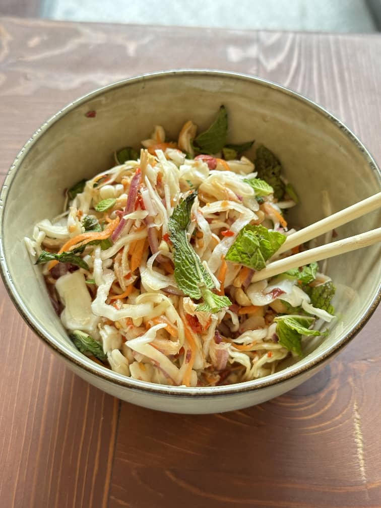 Вьетнамский салат с курицей (Гой Га) / Vietnamese salad with chicken (Gỏi Gà)