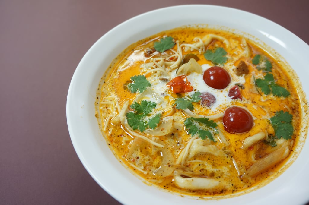13 Том Ям с грибами и жареным тофу (сливочный) / Creamy Tom Yum with mushrooms and fried tofu