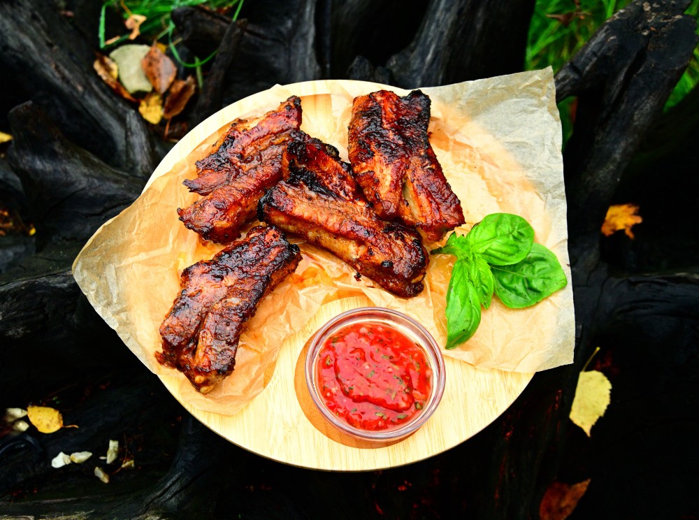 Rебра на мангалі з соусом BBQ 360/50г