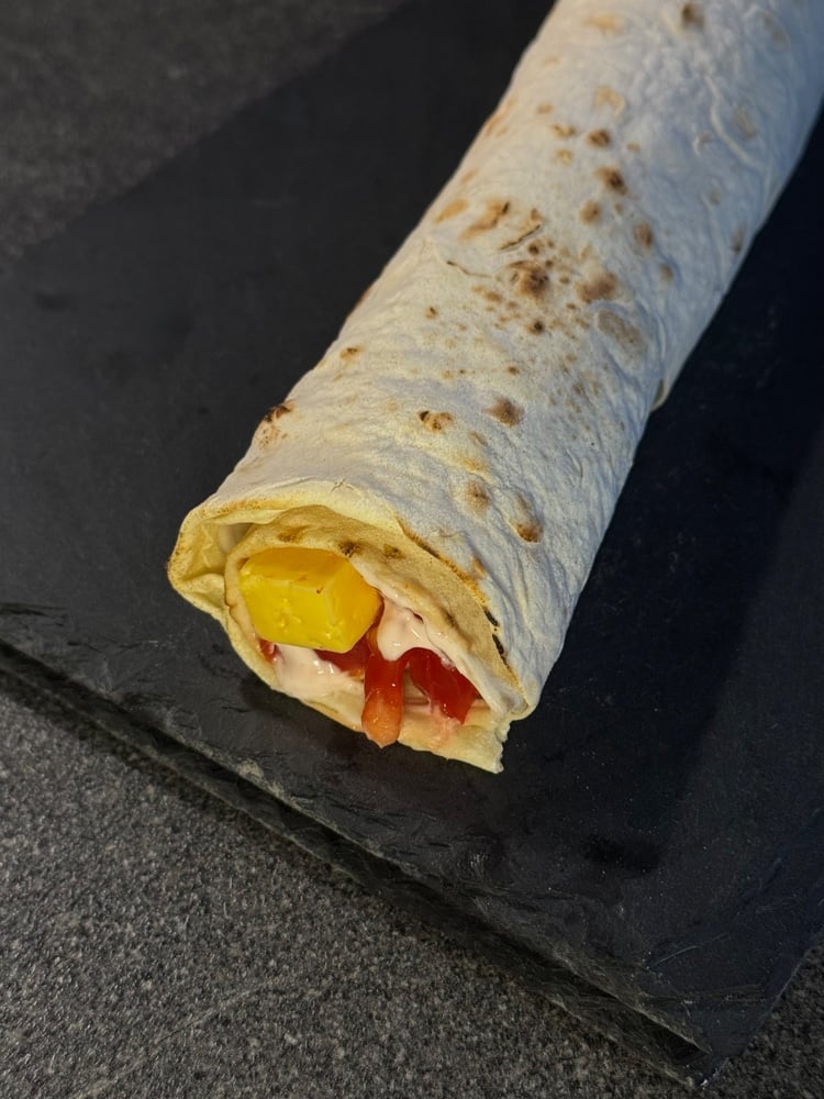 Сир у лаваші з помідорами (великий)
