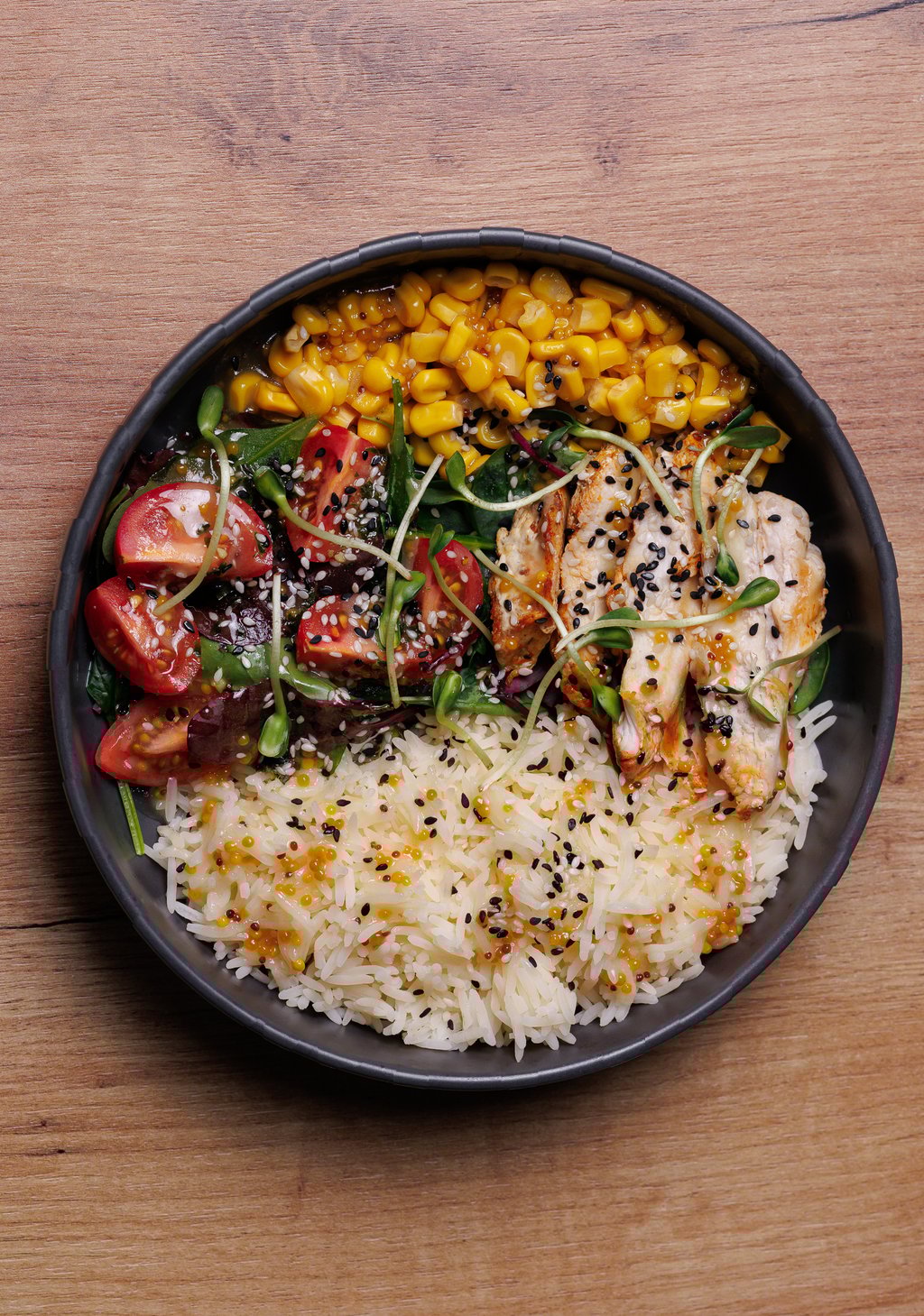 Боул з бурим рисом та куркою