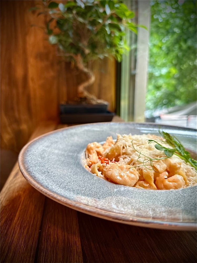 Паста з морепродуктами та соусом шрірача 🌶️470г